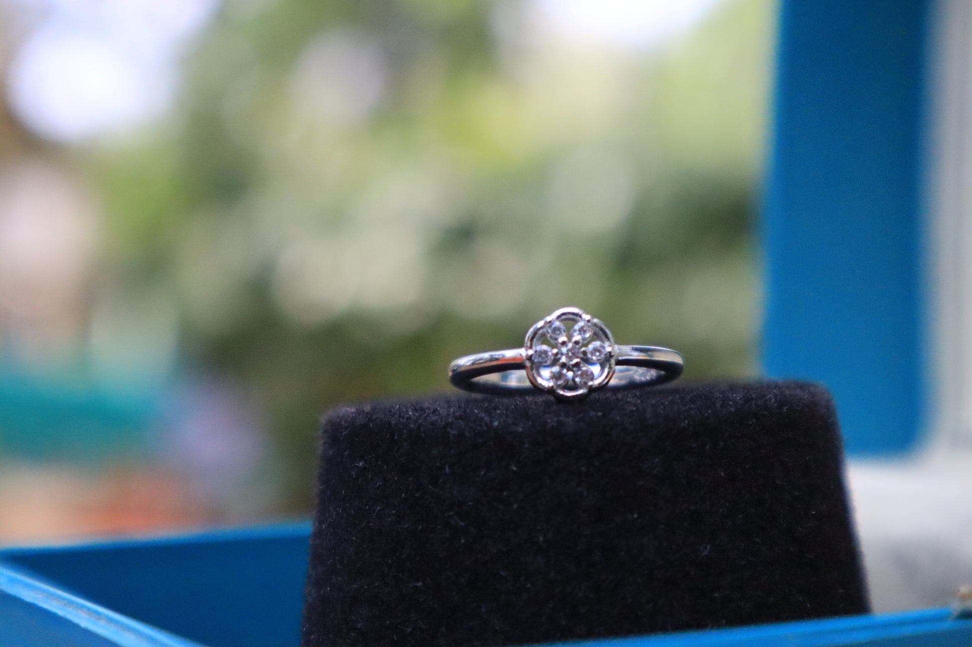 7 Stone Bounded Silver Ring