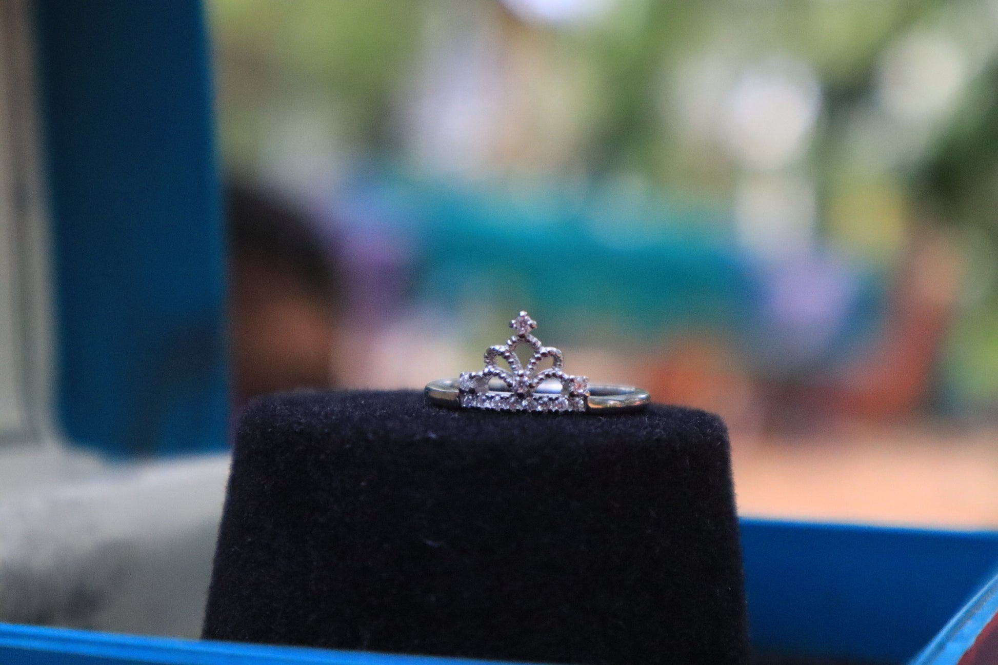 Elegant Silver Regal Crown Ring - Zubee Silver