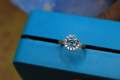 Elegant Silver Ribbon Design Stones Ring