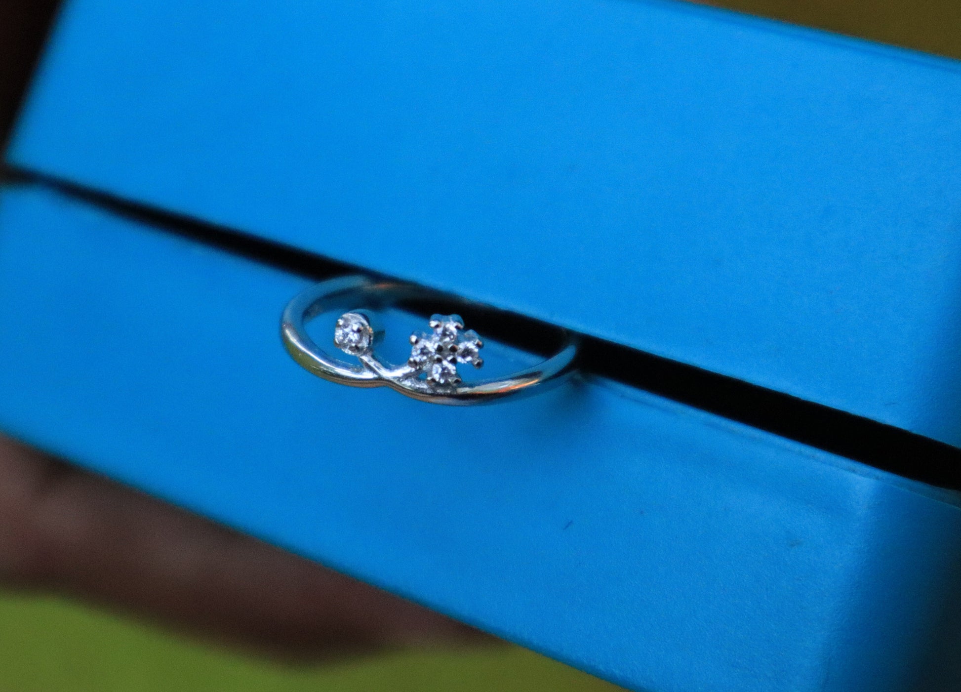 Sterling Silver V 5 Stone Ring - Zubee Silver