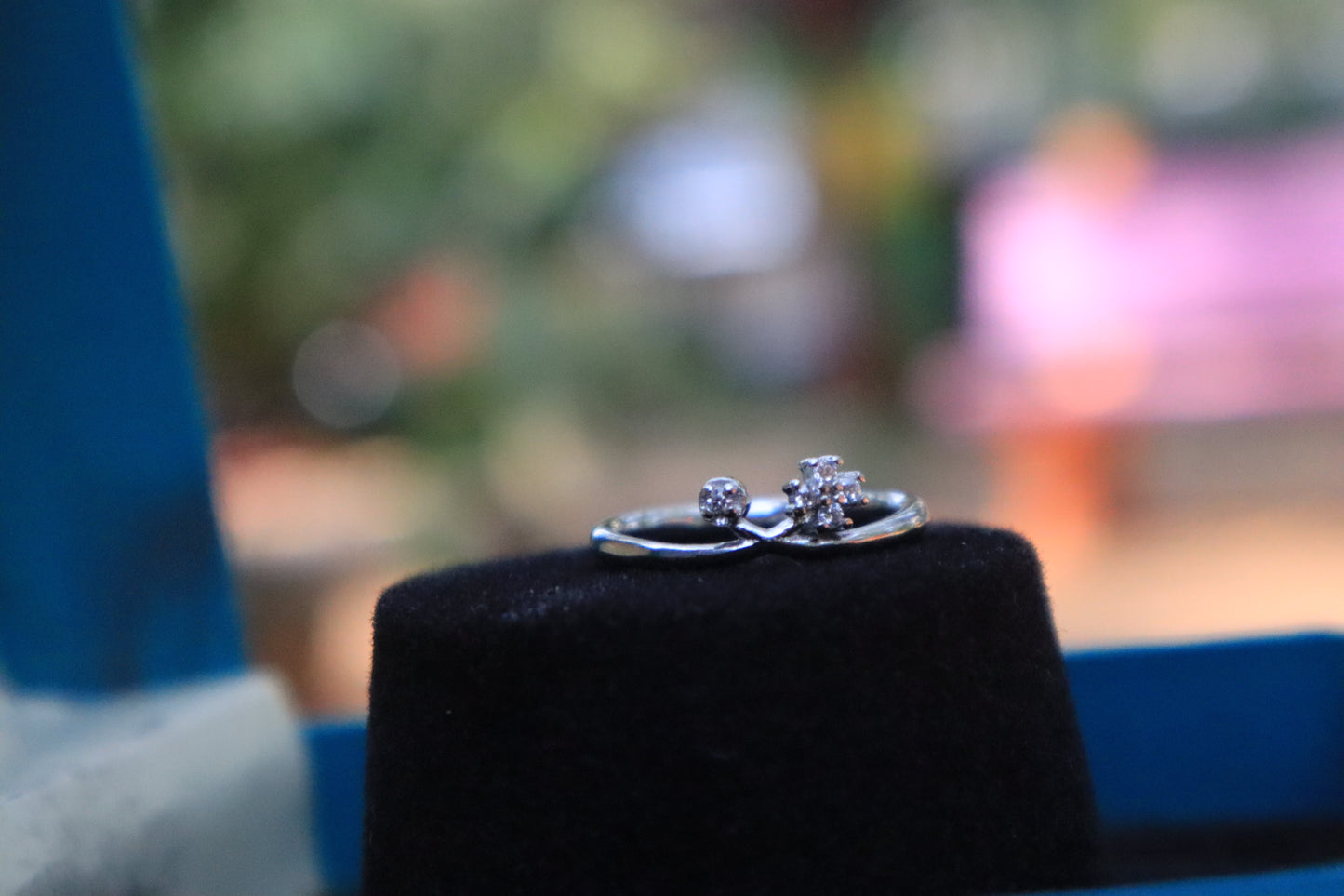 925 Sterling Silver V 5 Stones Ring - Zubee Silver